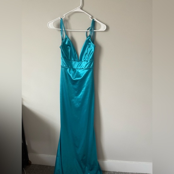 Formal dress size Medium. Maxi length - Picture 5 of 6